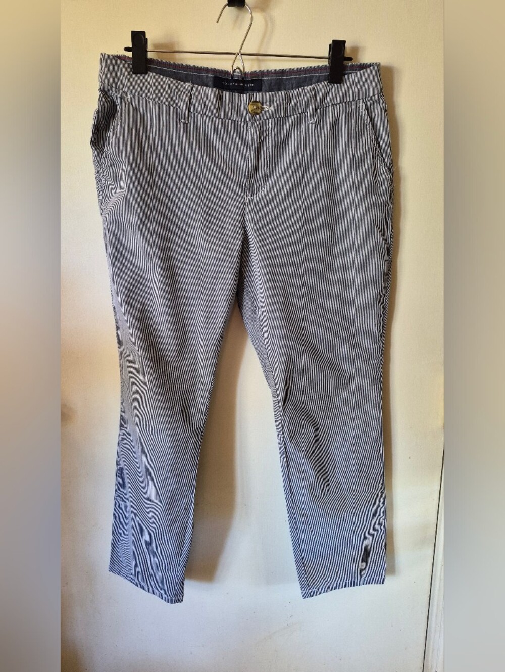 Tommy Hilfiger Hampton TH Flex cropped seersucker chino pants.